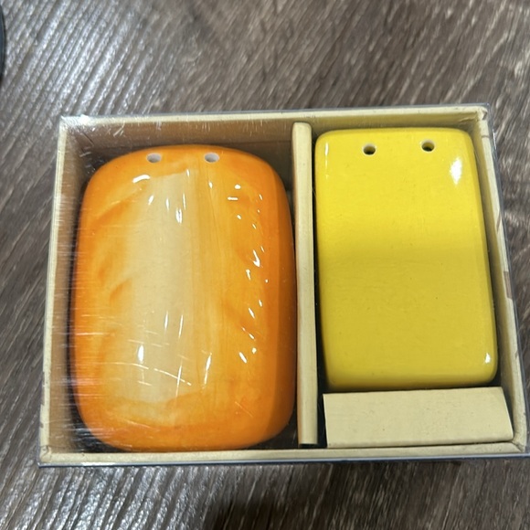 Bread And Butter Salt And Pepper Shaker Set - Picture 6 of 8